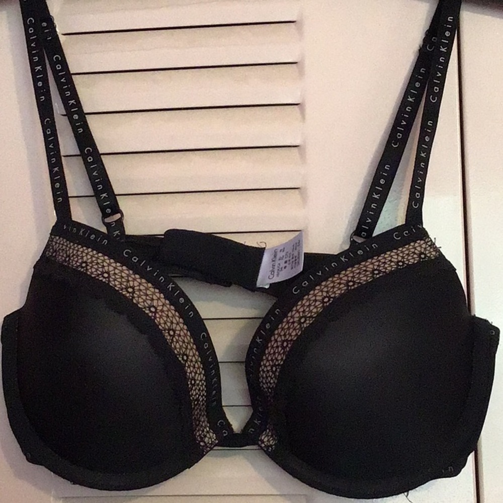 Calvin Klein Flirty Push up plunge bra